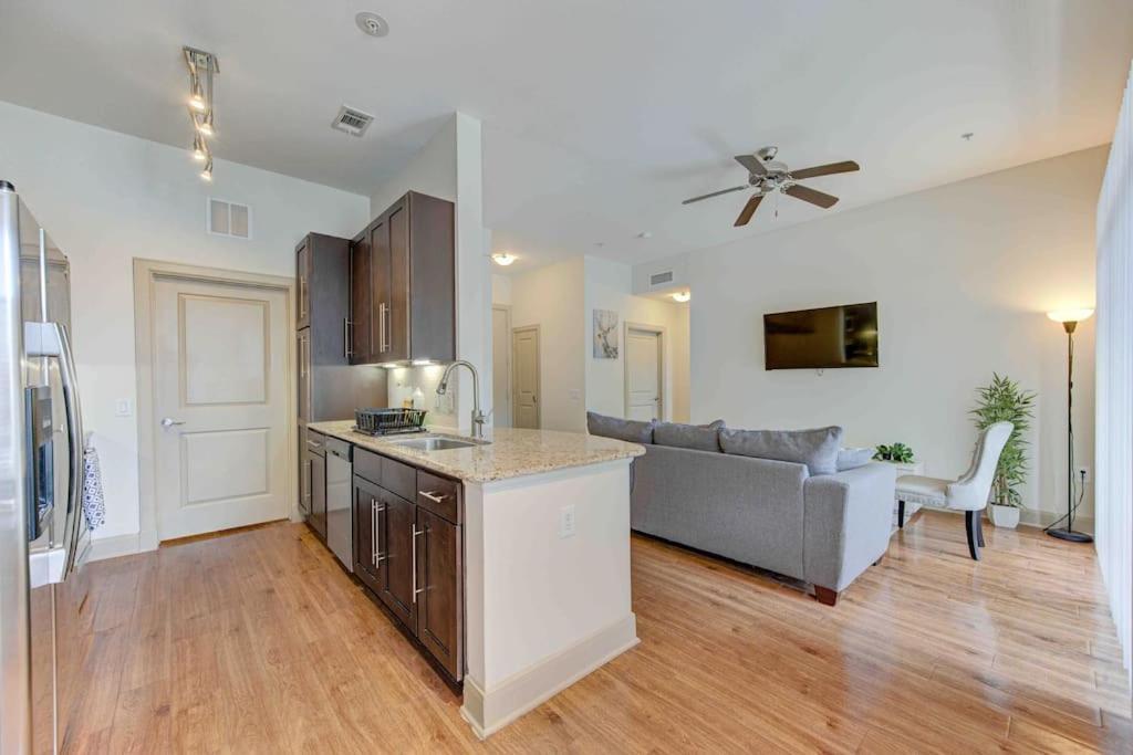 Cozy Apt Nrg Pool,Wi-Fi, Free Parking, Petsok! Houston Buitenkant foto