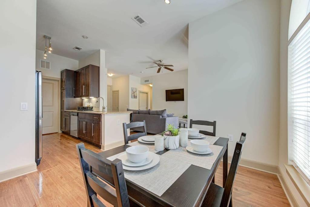 Cozy Apt Nrg Pool,Wi-Fi, Free Parking, Petsok! Houston Buitenkant foto
