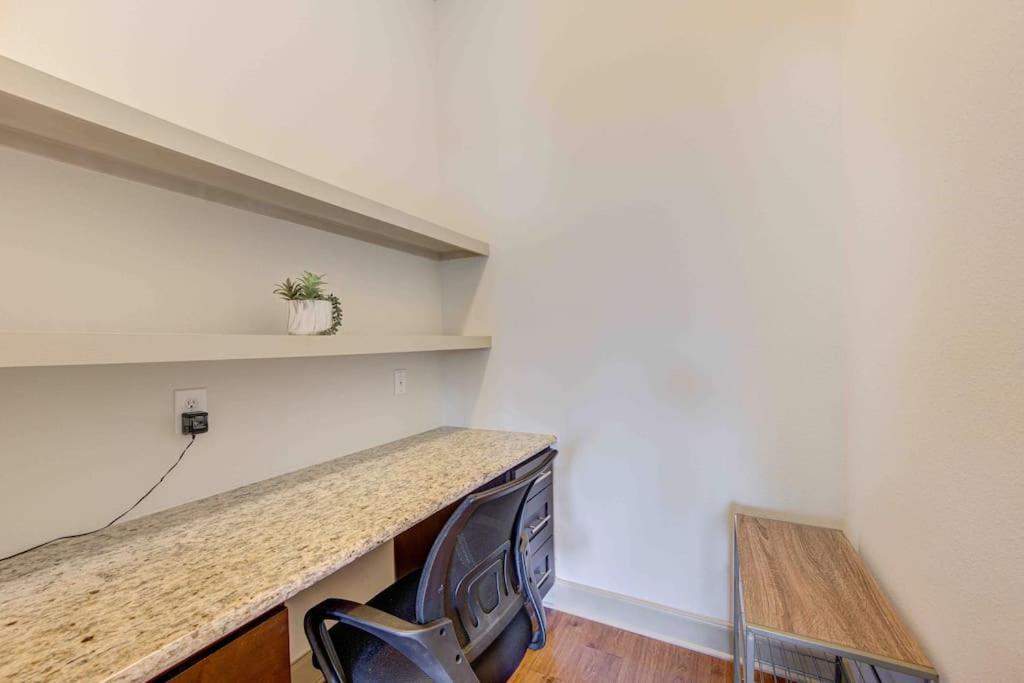 Cozy Apt Nrg Pool,Wi-Fi, Free Parking, Petsok! Houston Buitenkant foto