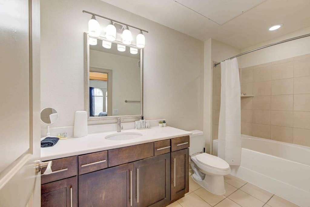 Cozy Apt Nrg Pool,Wi-Fi, Free Parking, Petsok! Houston Buitenkant foto