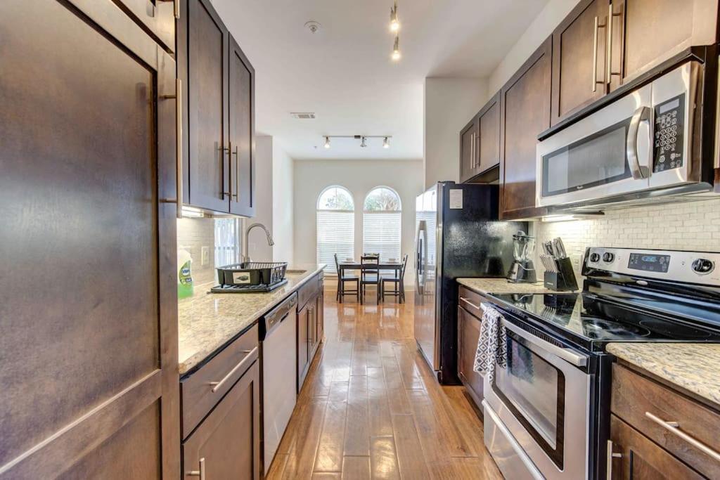 Cozy Apt Nrg Pool,Wi-Fi, Free Parking, Petsok! Houston Buitenkant foto
