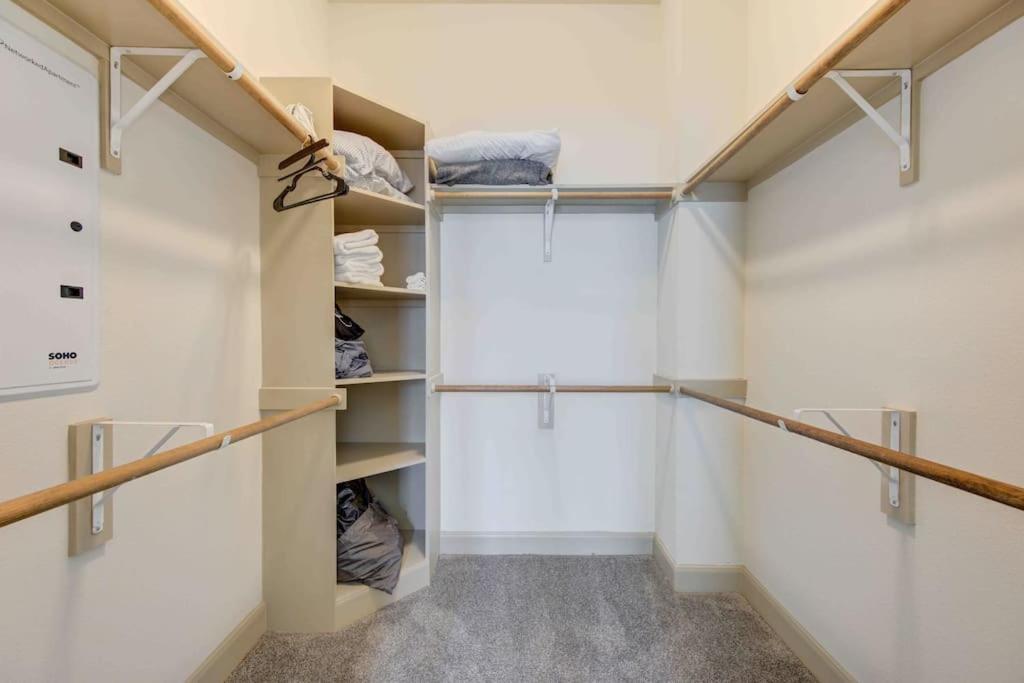 Cozy Apt Nrg Pool,Wi-Fi, Free Parking, Petsok! Houston Buitenkant foto