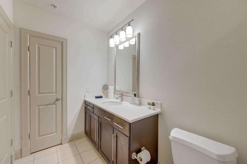 Cozy Apt Nrg Pool,Wi-Fi, Free Parking, Petsok! Houston Buitenkant foto